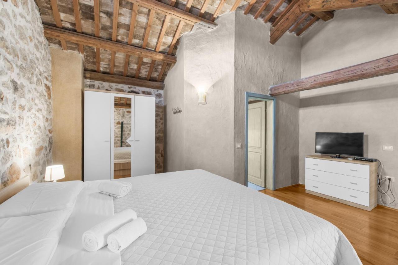 Villa Antonci-18, Pool, 3 Houses, Jacuzzi, Private Territory Antonci  外观 照片