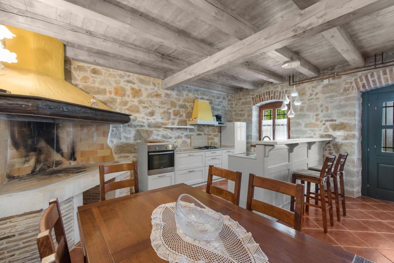 Villa Antonci-18, Pool, 3 Houses, Jacuzzi, Private Territory Antonci  外观 照片