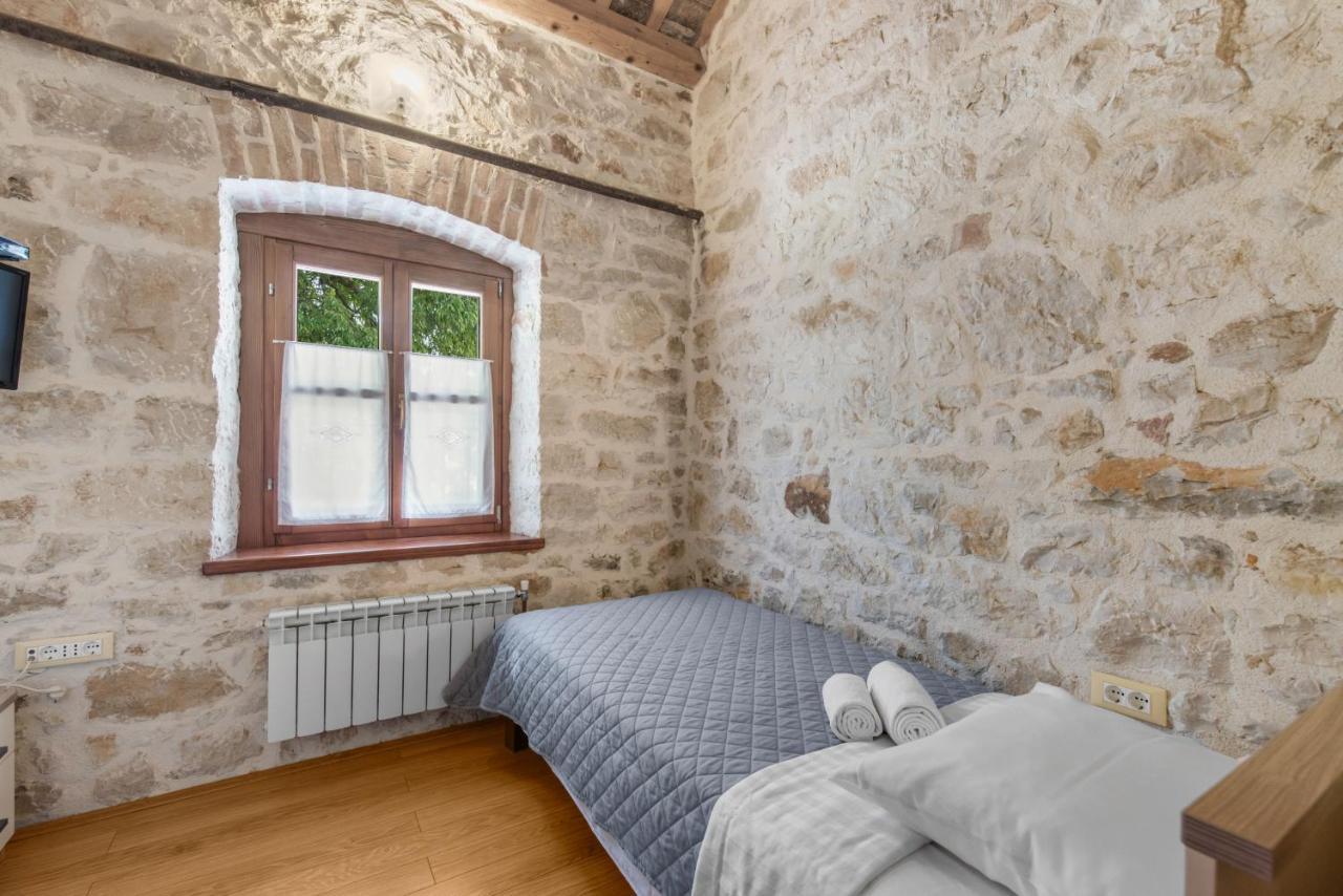 Villa Antonci-18, Pool, 3 Houses, Jacuzzi, Private Territory Antonci  外观 照片