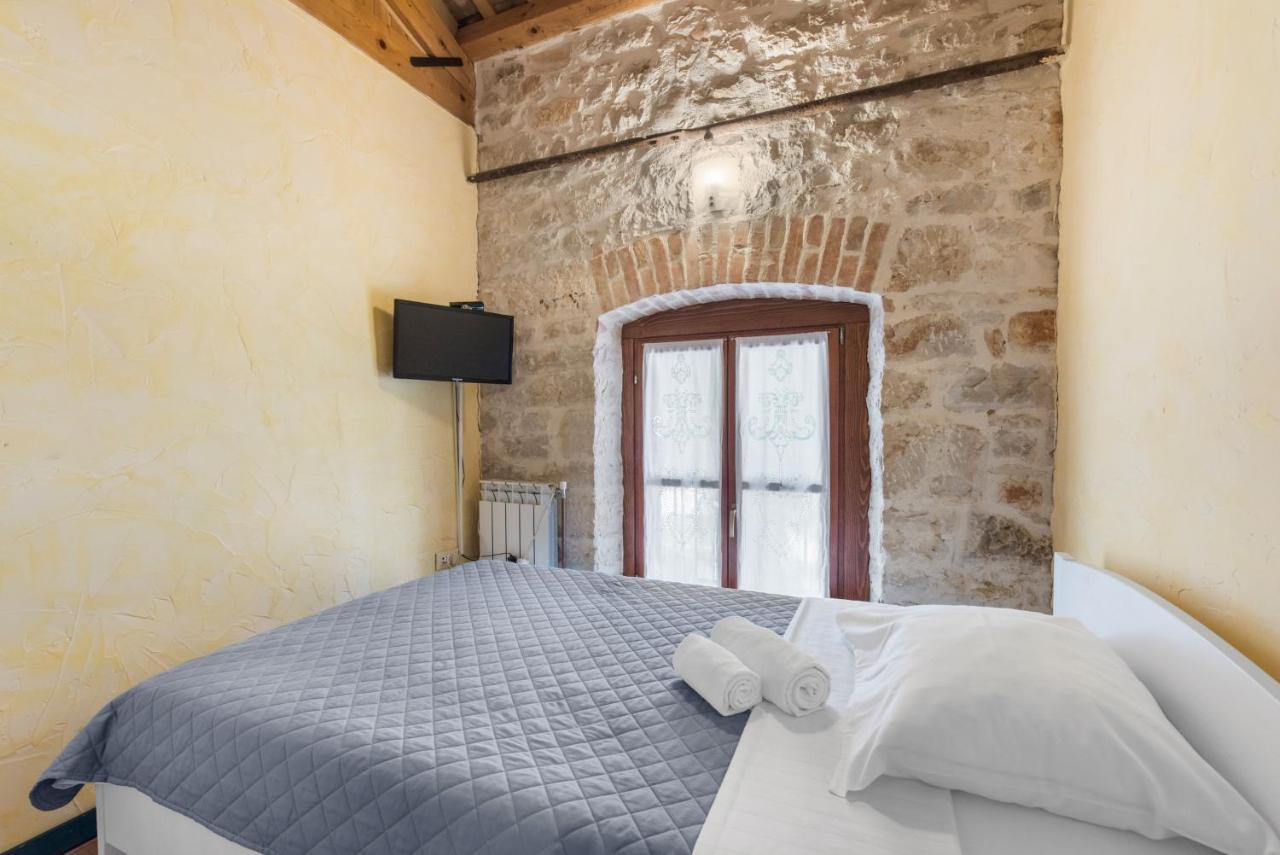 Villa Antonci-18, Pool, 3 Houses, Jacuzzi, Private Territory Antonci  外观 照片