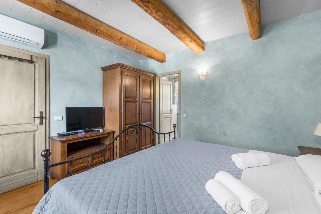 Villa Antonci-18, Pool, 3 Houses, Jacuzzi, Private Territory Antonci  外观 照片
