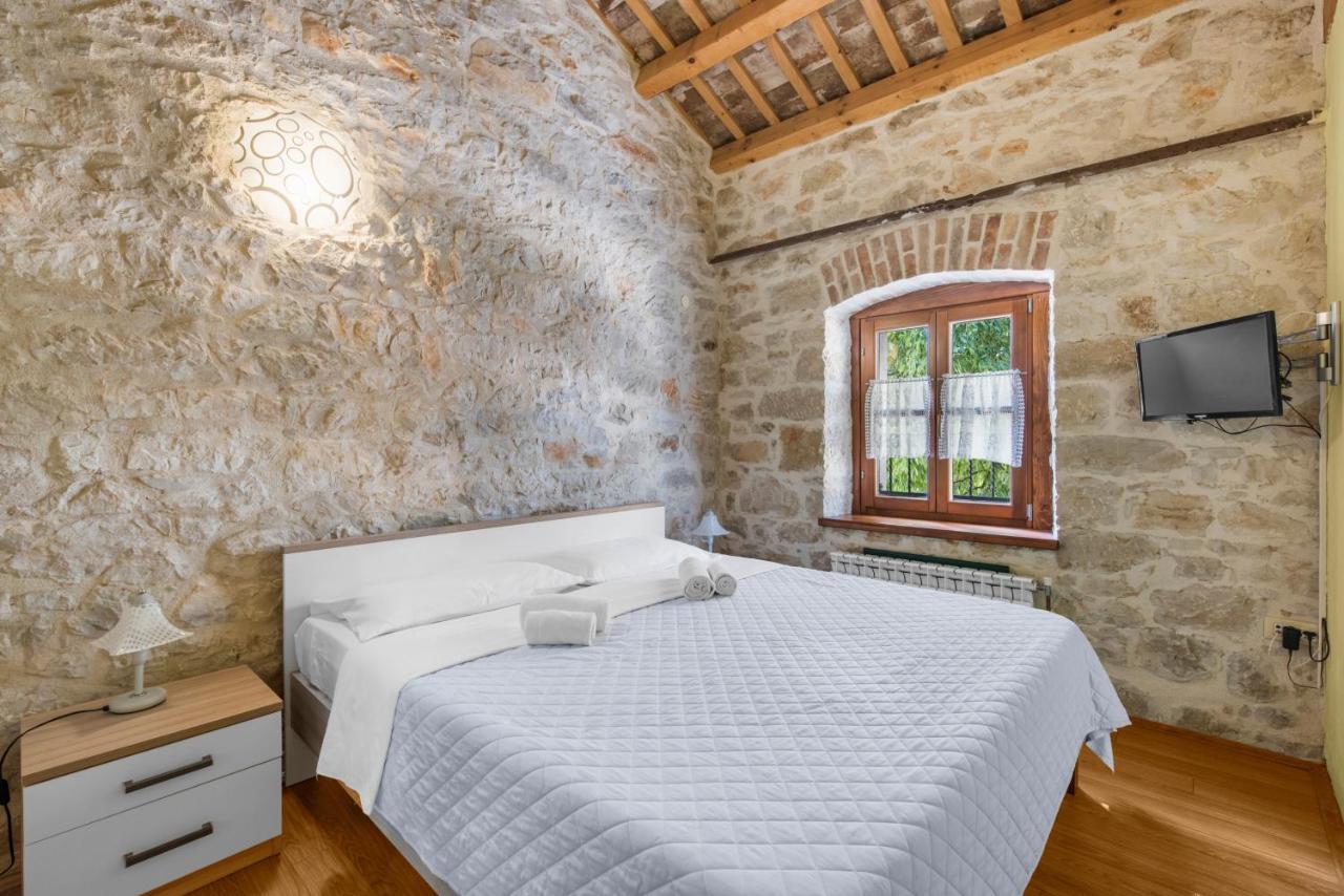 Villa Antonci-18, Pool, 3 Houses, Jacuzzi, Private Territory Antonci  外观 照片