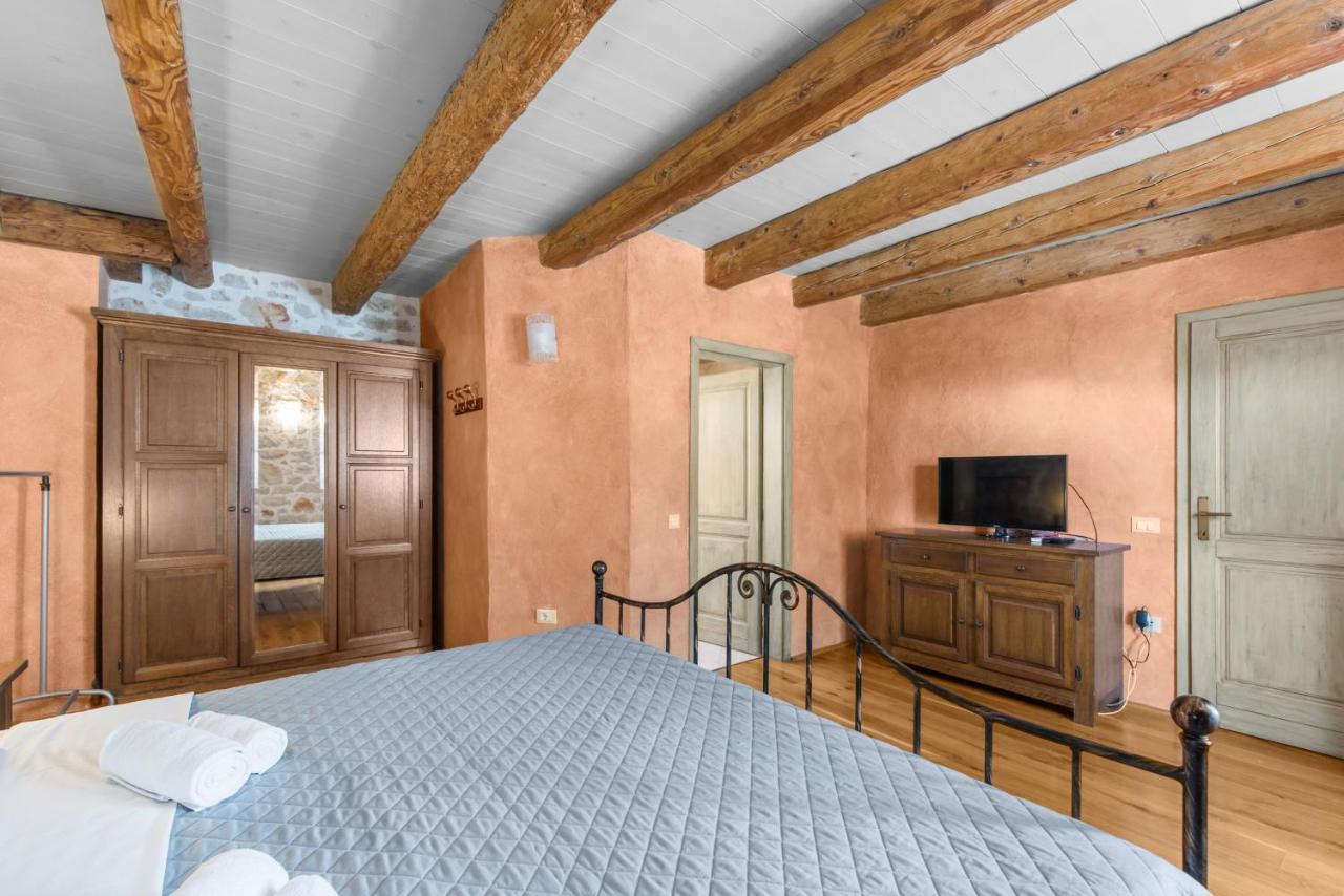 Villa Antonci-18, Pool, 3 Houses, Jacuzzi, Private Territory Antonci  外观 照片