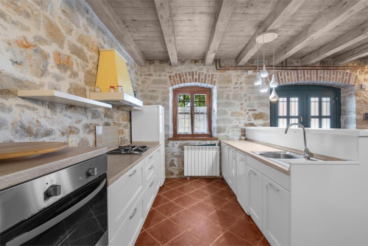 Villa Antonci-18, Pool, 3 Houses, Jacuzzi, Private Territory Antonci  外观 照片