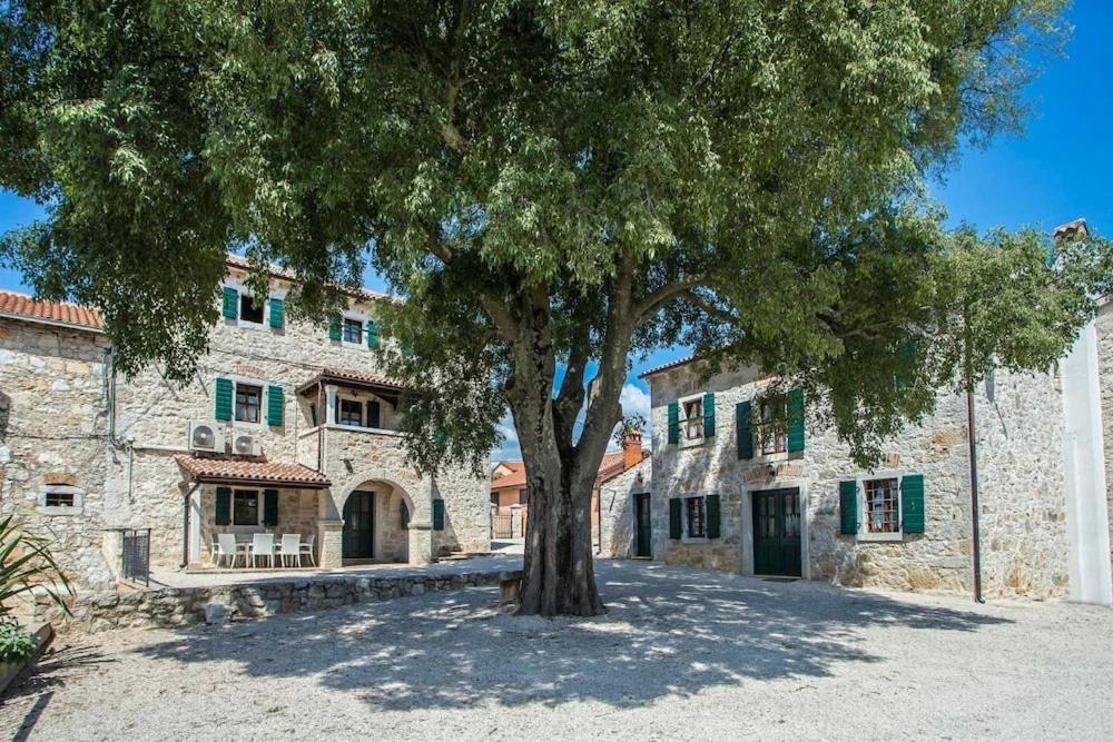 Villa Antonci-18, Pool, 3 Houses, Jacuzzi, Private Territory Antonci  外观 照片