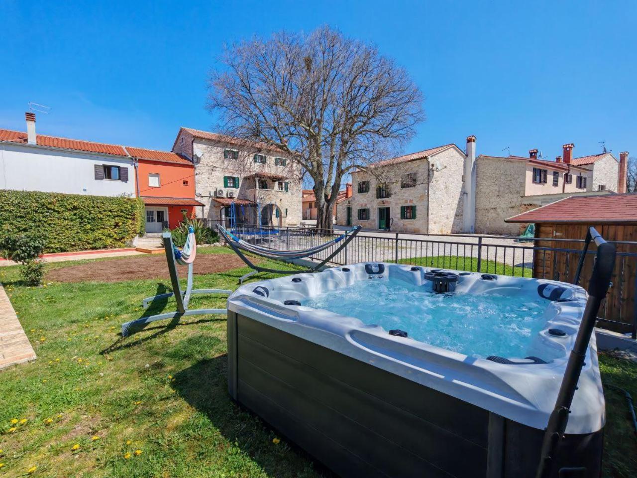 Villa Antonci-18, Pool, 3 Houses, Jacuzzi, Private Territory Antonci  外观 照片